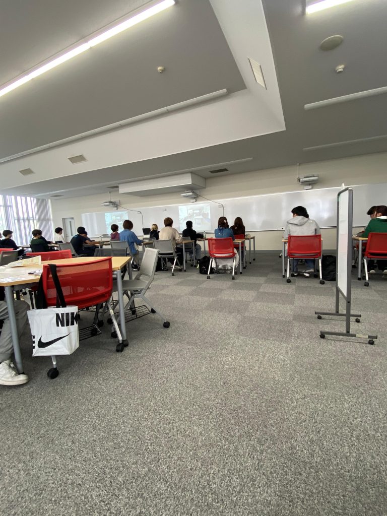 1回生基礎ゼミナールⅠでライブラリーツアーが始まりました