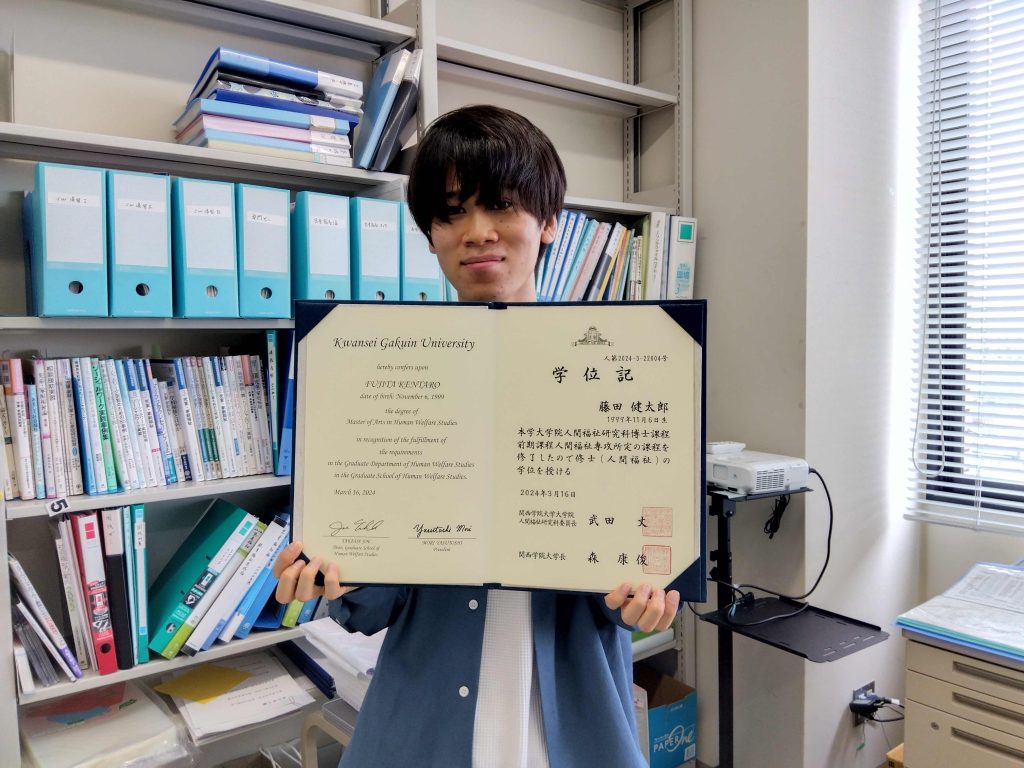 卒業生が話に来てくれました！