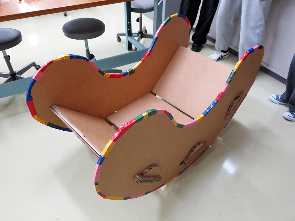 強化段ボールで遊具を製作しました！（福祉用具論演習）